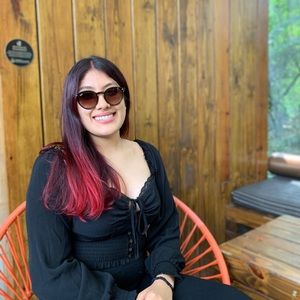 Meet your Posher, Becca